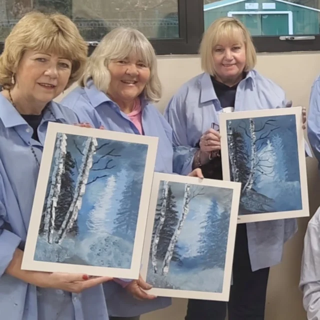 Delighted to be back at what is now fast becoming the Bob Ross painting club @penllergare.valley.woods!!!!

The group tried their hand at a limited colour palette and a study on trees...the birch tree being their favourite (overall!).

I'll be back with the Rosser's on Monday 16 Feb and by request from the group, we'll be trying a classic mountain landscape that uses a wide range of colours...each session is a standalone session so
message me if you want the link to book your spot and to join the club in Feb!! 🎨🎄