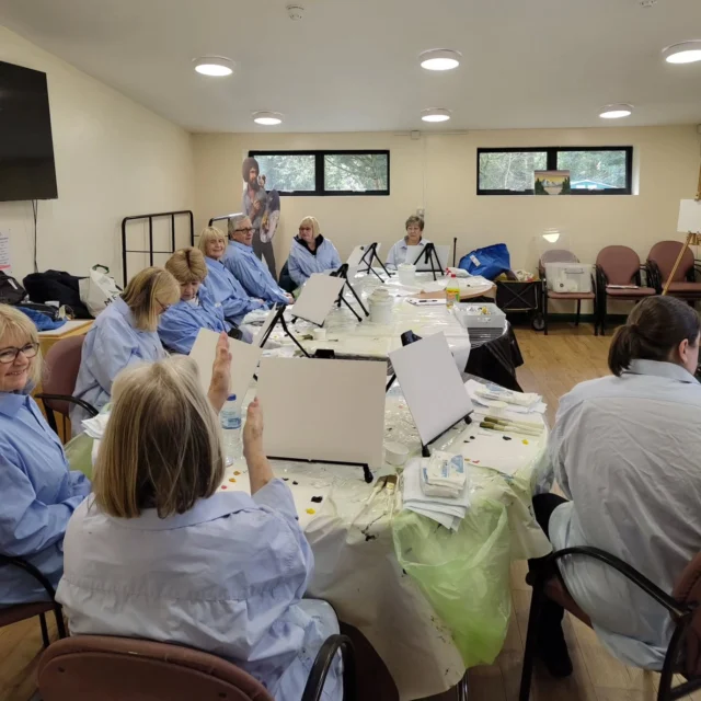 What a way to start the week! Always a pleasure to be back at @penllergare.valley.woods with the Bob Ross crew...we welcomed some new faces, including the youngest face yet at this group, an 11 year old avid Bob Ross fan who almost painted as quickly as the man himself! 

We all enjoyed diving into some rich colours to keep us warm and dry from the drizzle and grey outside! 

Hoping to be back again in April. Message me if you want on the mailing list to be the first to hear when the date is set...as these are proving to be the hottest tickets in town! 

Happy painting y'all 🎨❤️👌🏼