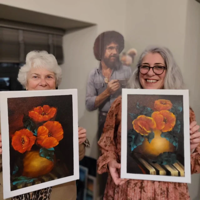 Thanks to @olliepatricioart and her Mum (and Oreo 🐈‍⬛) for being my first participants to trial  the new floral classes that will be available to book later this summer.

Lots of experimenting with compositions and class format to come before I go live, but I'm getting there! 

I'm very excited to be offering these new classes alongside the classic landscapes and going by how well Ol and Val did, think they're going to be loads of fun.

If you'd like to be the first to hear when these sessions go live please DM with your email or sign up to the newsletter on the website...link on profile

What other flowers would you like to have a go at painting? 

🌹🌸🌺🌼💐